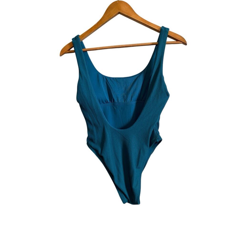 Vitamin A Textured Jade Scoop Neck Classic Coverage One Piece Swimsuit Small - Picture 2 of 5